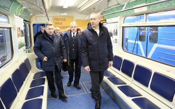 Новосибирский губернатор Андрей Травников провёл выездное совещание в метро