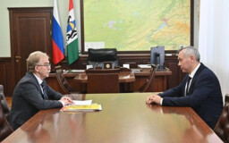 Травников поддержал идею мэра Кольцово идти на новый срок