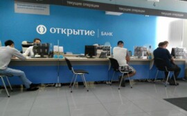 Банк «Открытие» выдал первые кампусные карты сотрудникам НГПУ