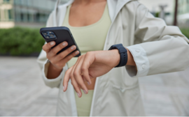 Новосибирцы в праздничные дни предпочли смартфонам умные колонки и смарт-браслеты