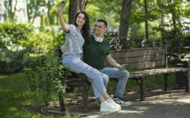 На улице известного советского барда разогнали мобильный интернет