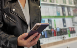 Сибиряки меняют гудки в телефоне на хиты 90-х