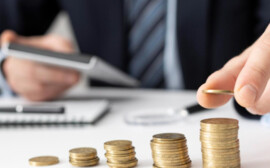 Больше половины россиян вложились бы в своего работодателя