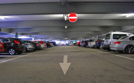 На парковках Новосибирска начнут выдавать абонементы