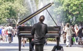 В Новосибирске открыли «умный» сквер