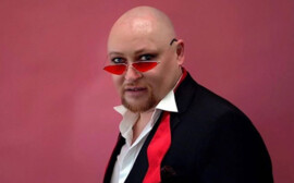 Уроженец Новосибирска певец Шура не смог приехать из-за коронавируса к матери на день рождения