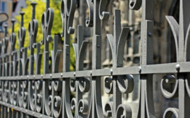 Власти Новосибирска потратили 70 млн рублей на пешеходные ограждения