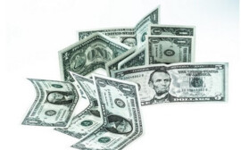 Экономист Ракша не верит в прогноз Дерипаски о курсе доллара в 125 рублей