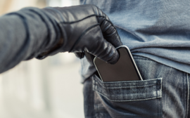 Украли телефон? Эксперт рассказал, как действовать быстро, чтобы спасти деньги и данные
