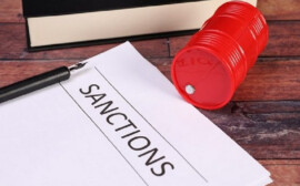 Экономист Зубец: Встреча Путина и Трампа не поможет РФ избавиться от санкций