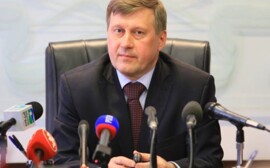 Локоть снял вопрос корпоратизации городских аптек