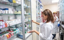 Мэр Новосибирска выступил за сохранение  муниципальных аптечных сетей