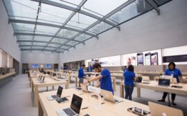 Apple Store временно закрыли