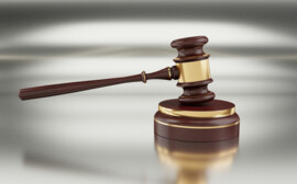 В Новосибирске за 6,2 млн рублей продадут квартал со старыми домами