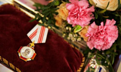 Виталий Савельев вручил государственные и ведомственные награды лучшим представительницам отрасли