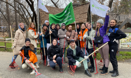 В гостях у мишек: волонтеры МФК «Лайм-Займ» организовали субботник в Новосибирском зоопарке