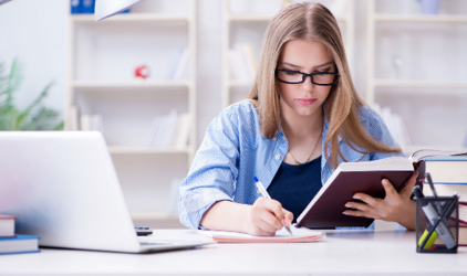 Новосибирские девушки активнее, чем юноши готовятся онлайн к сдаче ЕГЭ и ОГЭ