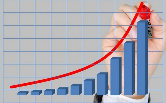 Решетников объяснил рост цен в РФ увеличением доходов населения