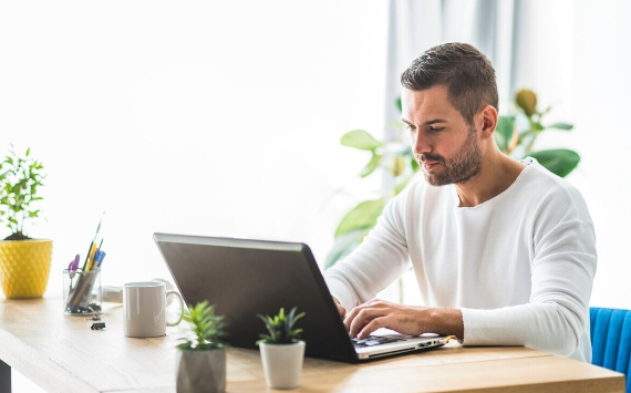 Аксессуары для путешествий и удалённой работы: 5 умных гаджетов, которые помогут организовать рабочее место и повысить продуктивность