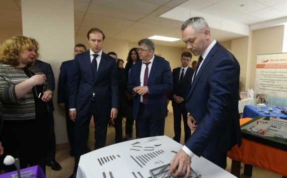 Травников и Мантуров обсудили развитие новосибирских фармацевтических предприятиях