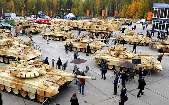 Россия впервые за 19 лет в 2017 году снизила расходы на оборону