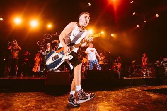 От экспоната до кандидата: «Ленинград» раскачал Екатеринбург