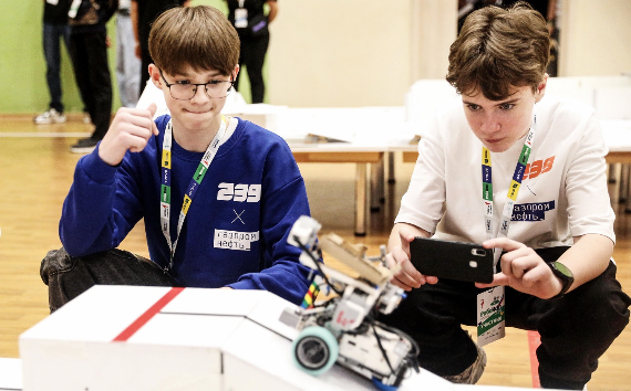 Роботы в прямом эфире: «Ростелеком» обеспечил трансляцию чемпионата «РобоКап Россия 2025» в Томске