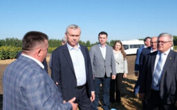 Травников назвал эффективные инструменты развития районов Новосибирской области