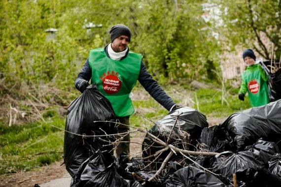 Более 2 тонн мусора на берегу Ельцовки собрали участники всероссийской экологический акции  