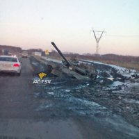 Под Новосибирском в грязи утонул танк Т-80