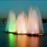 В Новосибирске запустили еще 3 плавающих фонтана