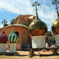В Бердске освятили купола и кресты Богоявленского храма