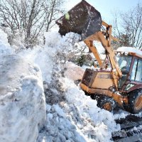 Улицы Новосибирска от снега чистят более 600 единиц техники
