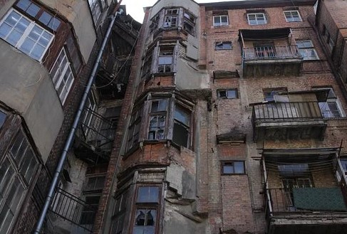 В Новосибирске за два года планируют расселить 30 аварийных домов