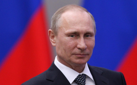 Путин поручил увеличить зарплаты и снизить уровень бедности в России