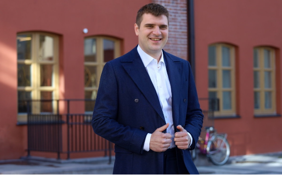 &#x0411;&#x0438;&#x0437;&#x043D;&#x0435;&#x0441;&#x043C;&#x0435;&#x043D;&#x20;&#x0438;&#x0437;&#x20;&#x0421;&#x0443;&#x0440;&#x0433;&#x0443;&#x0442;&#x0430;&#x20;&#x0418;&#x043B;&#x044C;&#x044F;&#x20;&#x0428;&#x0443;&#x0432;&#x0430;&#x043B;&#x043E;&#x0432;&#x3A;&#x20;&#x00AB;&#x0412;&#x20;&#x043B;&#x044E;&#x0431;&#x043E;&#x043C;&#x20;&#x0434;&#x0435;&#x043B;&#x0435;&#x20;&#x0433;&#x043B;&#x0430;&#x0432;&#x043D;&#x043E;&#x0435;&#x20;&#x2013;&#x20;&#x0441;&#x0438;&#x0441;&#x0442;&#x0435;&#x043C;&#x043D;&#x043E;&#x0441;&#x0442;&#x044C;&#x00BB;