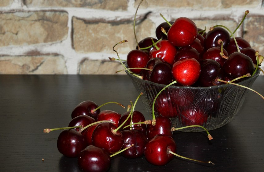В Новосибирске узбекская черешня подорожала почти в два раза