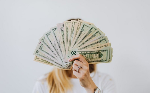 &#x042D;&#x043A;&#x043E;&#x043D;&#x043E;&#x043C;&#x0438;&#x0441;&#x0442;&#x20;&#x041E;&#x0441;&#x0442;&#x0430;&#x043F;&#x043A;&#x043E;&#x0432;&#x0438;&#x0447;&#x20;&#x043E;&#x0446;&#x0435;&#x043D;&#x0438;&#x043B;&#x20;&#x0432;&#x0435;&#x0440;&#x043E;&#x044F;&#x0442;&#x043D;&#x043E;&#x0441;&#x0442;&#x044C;&#x20;&#x043F;&#x0430;&#x0434;&#x0435;&#x043D;&#x0438;&#x044F;&#x20;&#x0434;&#x043E;&#x043B;&#x043B;&#x0430;&#x0440;&#x0430;&#x20;&#x0434;&#x043E;&#x20;60&#x20;&#x0440;&#x0443;&#x0431;&#x043B;&#x0435;&#x0439;