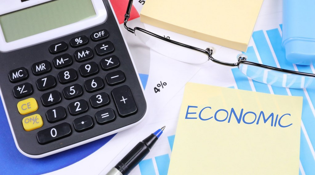 &#x0422;&#x0438;&#x0442;&#x043E;&#x0432;&#x3A;&#x20;&#x0420;&#x0435;&#x0448;&#x0435;&#x043D;&#x0438;&#x044F;&#x20;&#x0422;&#x0440;&#x0430;&#x043C;&#x043F;&#x0430;&#x20;&#x043E;&#x0437;&#x0434;&#x043E;&#x0440;&#x0430;&#x0432;&#x043B;&#x0438;&#x0432;&#x0430;&#x044E;&#x0442;&#x20;&#x044D;&#x043A;&#x043E;&#x043D;&#x043E;&#x043C;&#x0438;&#x043A;&#x0443;&#x20;&#x0420;&#x043E;&#x0441;&#x0441;&#x0438;&#x0438;