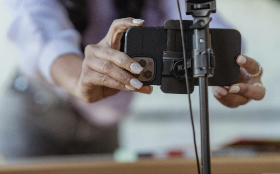 &#x041C;&#x043E;&#x0431;&#x0438;&#x043B;&#x044C;&#x043D;&#x0430;&#x044F;&#x20;&#x0436;&#x0443;&#x0440;&#x043D;&#x0430;&#x043B;&#x0438;&#x0441;&#x0442;&#x0438;&#x043A;&#x0430;&#x3A;&#x20;&#x043A;&#x0430;&#x043A;&#x20;&#x0441;&#x043C;&#x0430;&#x0440;&#x0442;&#x0444;&#x043E;&#x043D;&#x044B;&#x20;&#x043C;&#x0435;&#x043D;&#x044F;&#x044E;&#x0442;&#x20;&#x043F;&#x0440;&#x043E;&#x0444;&#x0435;&#x0441;&#x0441;&#x0438;&#x044E;