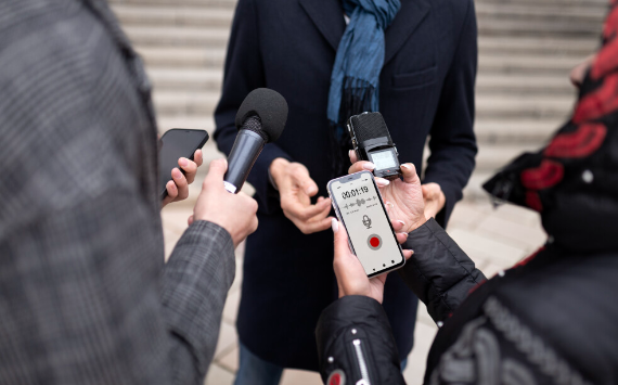 &#x041C;&#x043E;&#x0431;&#x0438;&#x043B;&#x044C;&#x043D;&#x0430;&#x044F;&#x20;&#x0436;&#x0443;&#x0440;&#x043D;&#x0430;&#x043B;&#x0438;&#x0441;&#x0442;&#x0438;&#x043A;&#x0430;&#x3A;&#x20;&#x043F;&#x0440;&#x0435;&#x0438;&#x043C;&#x0443;&#x0449;&#x0435;&#x0441;&#x0442;&#x0432;&#x0430;,&#x20;&#x0432;&#x044B;&#x0437;&#x043E;&#x0432;&#x044B;&#x20;&#x0438;&#x20;&#x043D;&#x043E;&#x0432;&#x044B;&#x0435;&#x20;&#x0442;&#x0435;&#x043D;&#x0434;&#x0435;&#x043D;&#x0446;&#x0438;&#x0438;