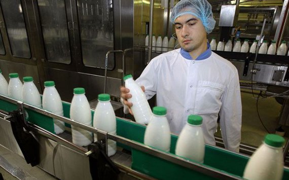 Андрей Травников осмотрел в Тогучине новую молочную линию 